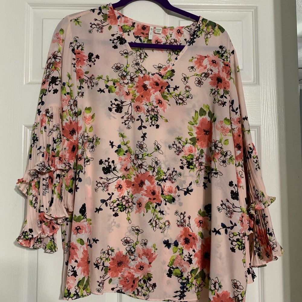 Floral top. Size 18/20 NWOT